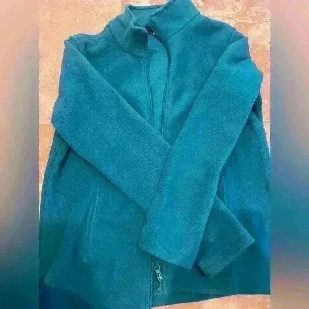 Cabela’s teal zip up fleece. NWT. Never worn. Size Medium.